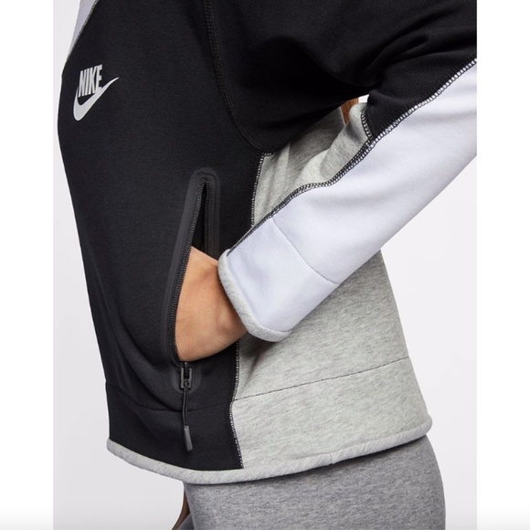 Loose Fit Sportswear Tech Fleece Crew Sweatshirt - Picture 4 of 4